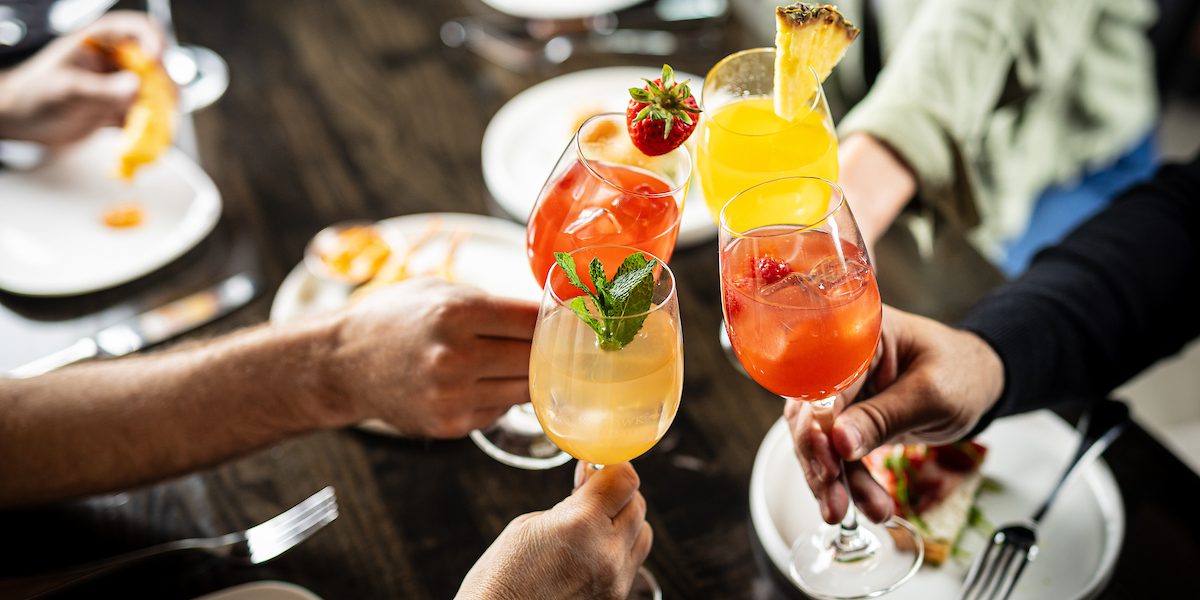 Wine O Clock Happy Hour Lifestyle 07