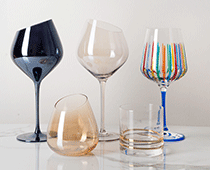 Retail wine gift set with glasses Image